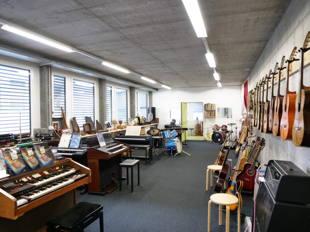 instruments dans la bibliothèque